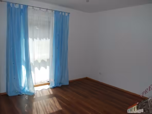 Schlafzimmer mit Schrankraum