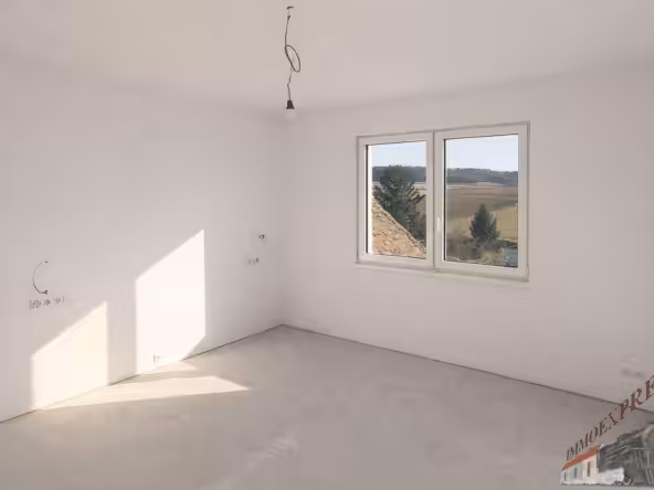 Leeres Zimmer mit Lichteinfall