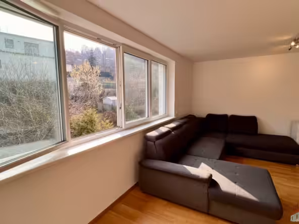 Wohnbereich mit Fensterfront Richtung Süden