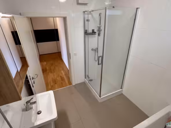 Badezimmer b