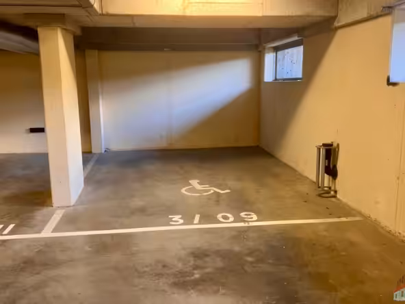 Riesiger Garagenplatz