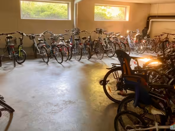 Riesiger Fahrradabstellbereich