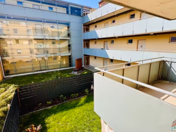 Blick Innenhof und Balkon