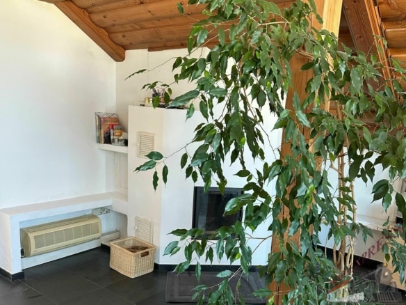 Charmante Atelier- oder 2 Zimmerwhg – DG – Salzburgblick – gemauerter Kaminofen – Sichtdachstuhl