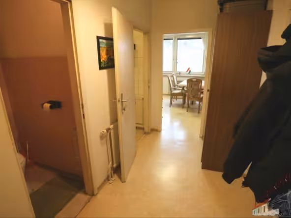 Vorraum mit Blick richtung Küche