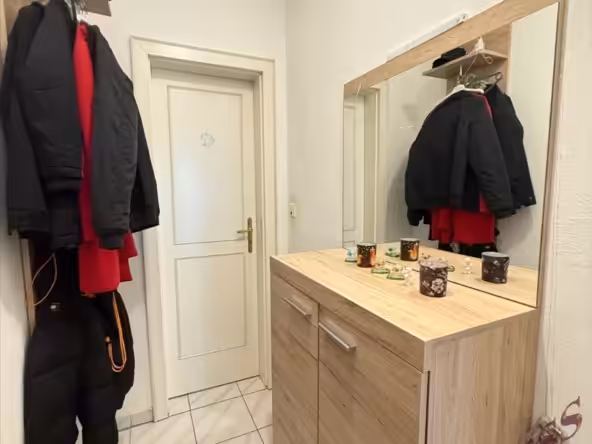 Vorraum  Linke Seite EG 
