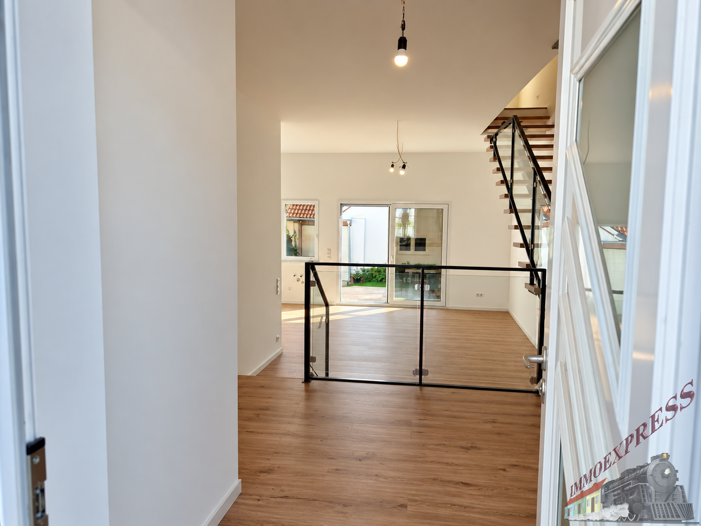 Blick ins Haus straßenseitig