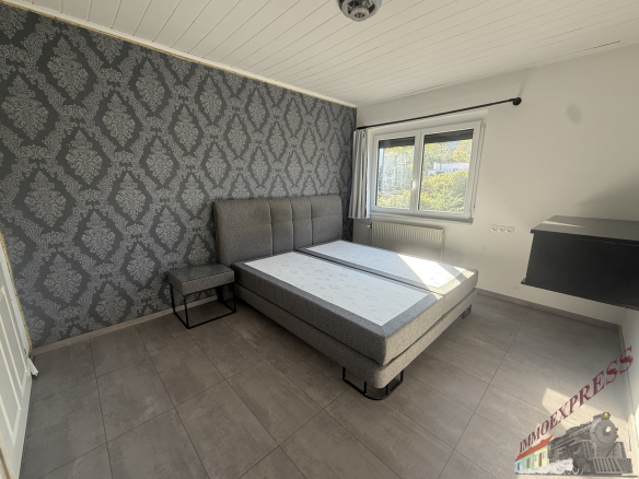 Schlafzimmer EG Links